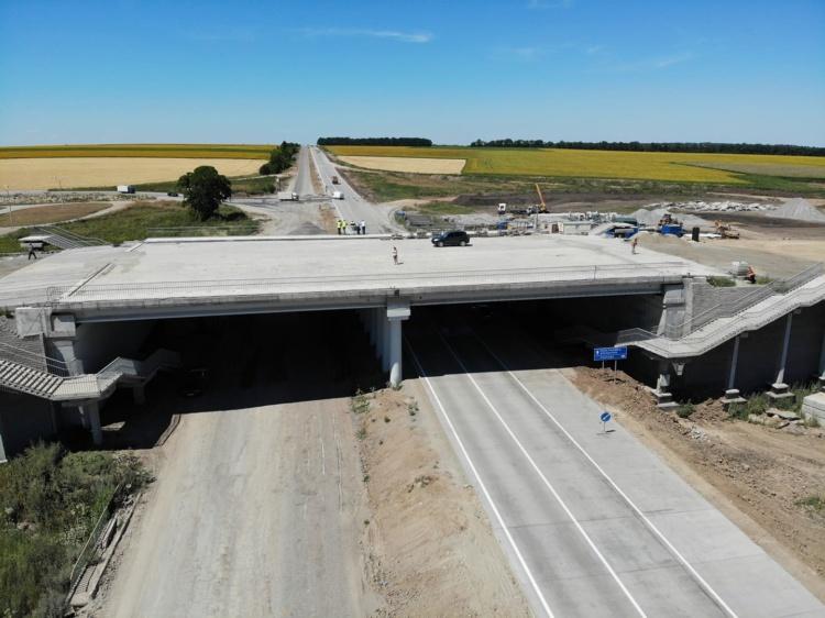 Стаття В “Укравтодорі” показали нове бетонне шосе в Україні Ранкове місто. Крим