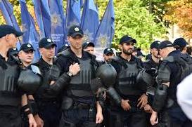 Стаття Украинцы попросили Президента повысить зарплату полицейским Ранкове місто. Крим