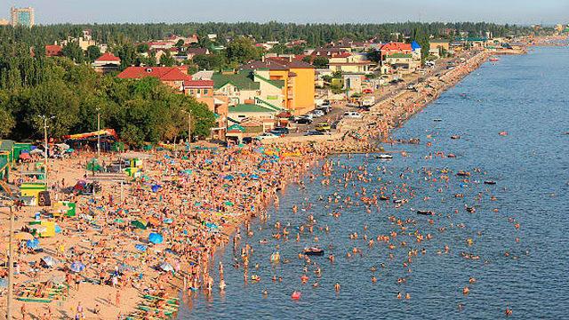 Статья Полный аншлаг и совершенно не топтанный пляж! Утренний город. Крым