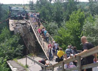 Стаття В Станице-Луганской разминируют подходы к разрушенному мосту Ранкове місто. Крим
