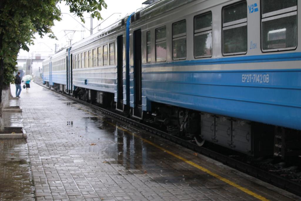 Стаття Спустя пять лет на Донбассе возобновили движение пригородных поездов Ранкове місто. Крим