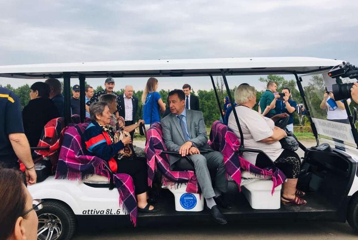 Стаття В Станице Луганской для перевозки людей запустили электромобиль Ранкове місто. Крим