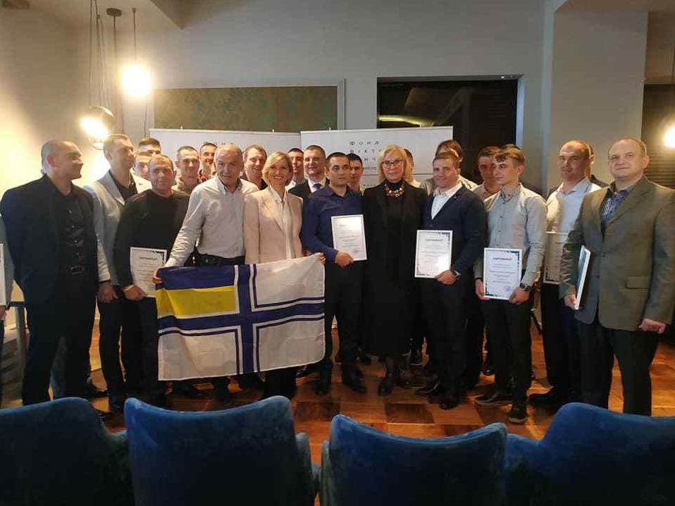 Стаття Освобожденные из плена украинские моряки получили сертификаты на квартиры в Одессе. Фото Ранкове місто. Крим