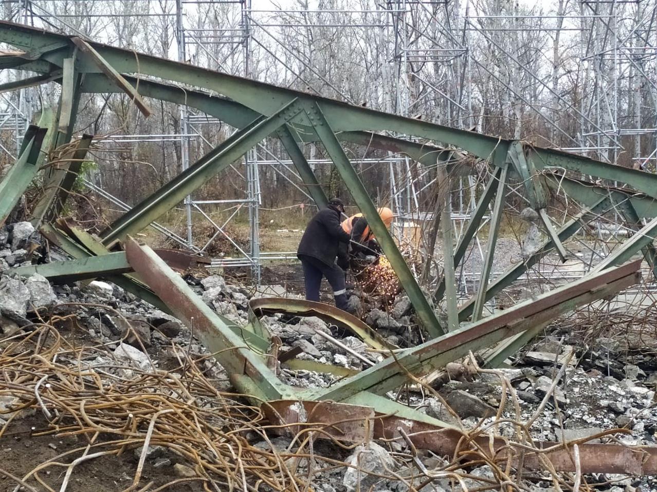 Стаття Как идет ремонт моста в Станице Луганской (фото) Ранкове місто. Крим