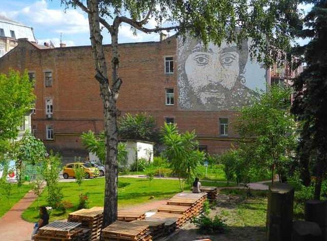 Стаття Суд решил оставить сквер Небесной Сотни в собственности государства Ранкове місто. Крим