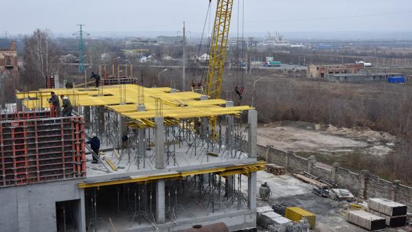 Стаття В Семеновке под Славянском активно восстанавливают разрушенную больницу: фото Ранкове місто. Крим
