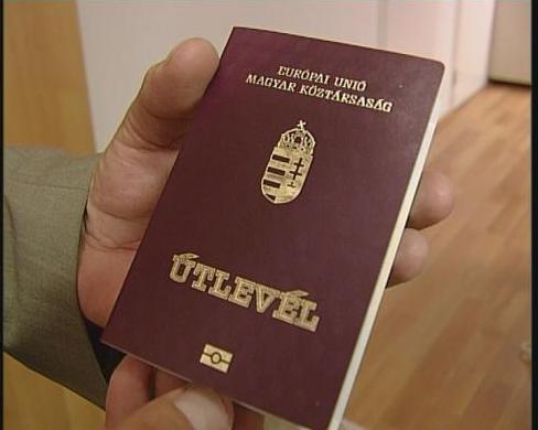 Стаття Венгрия начала отбирать ранее выданные украинцам паспорта Ранкове місто. Крим
