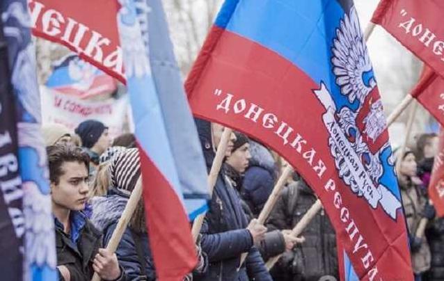 Стаття Самая высокая – 2,5 тысячи гривен: сеть шокировали зарплаты в «ДНР» Ранкове місто. Крим