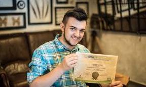 Стаття Випустили першу партію паперу з опалого листя за технологією українського студента Ранкове місто. Крим