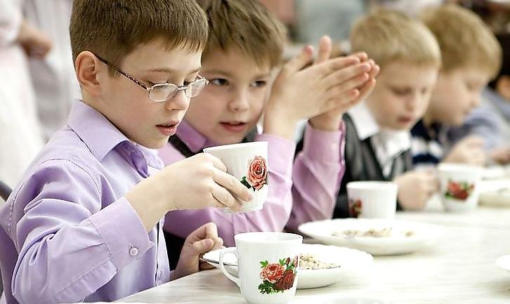 Стаття Президент підписав закон про безкоштовне харчування для дітей переселенців Ранкове місто. Крим
