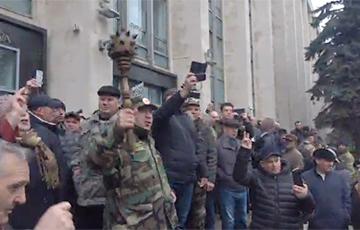 Стаття «Додон предатель»: ветераны штурмуют здание правительства Молдовы Ранкове місто. Крим