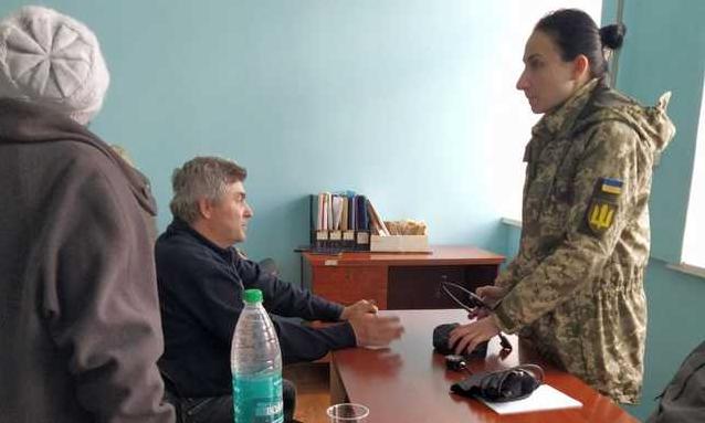 Стаття На Луганщині військові лікарі надають медичну допомогу місцевим мешканцям Ранкове місто. Крим