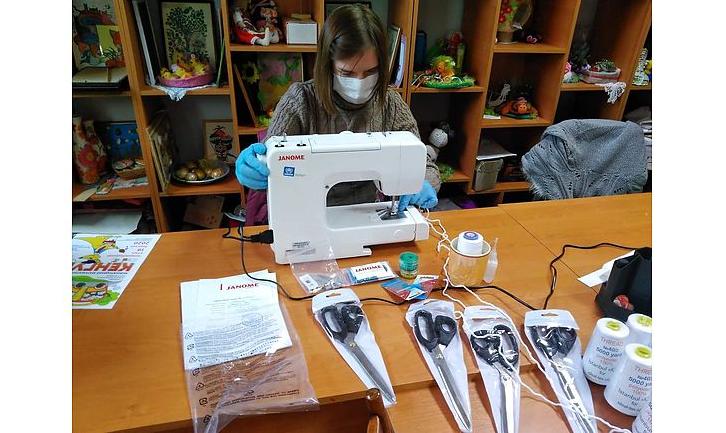 Стаття На Донбасі волонтери забезпечили пошиття масок у 14 прифронтових містах та селищах Ранкове місто. Крим