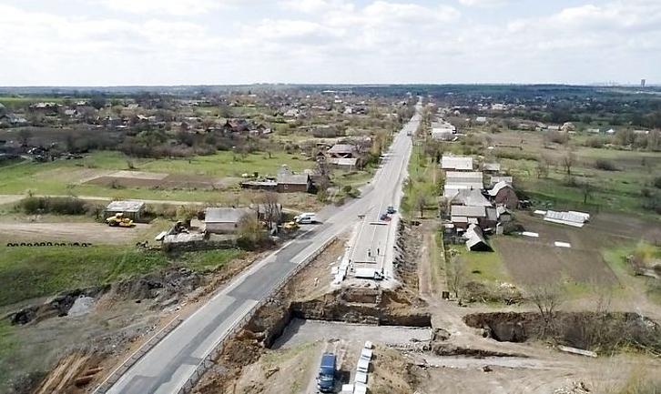 Стаття Велике будівництво: на Донеччині триває ремонт дороги Мирноград-Гродівка. ФОТОФАКТ Ранкове місто. Крим