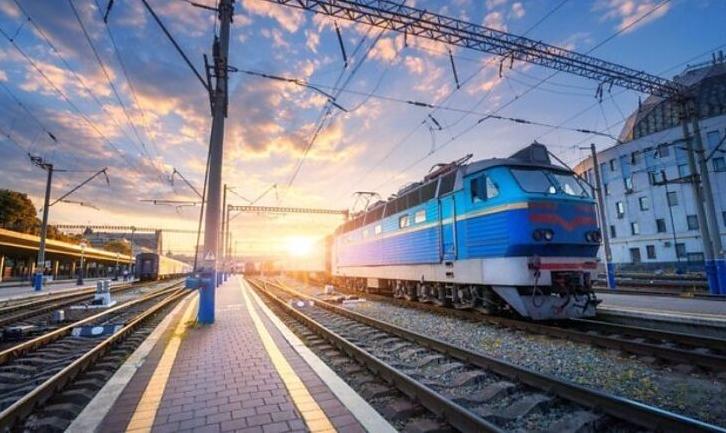 Стаття Укрзалізниця збільшує періодичність курсування поїздів на Донбас Ранкове місто. Крим