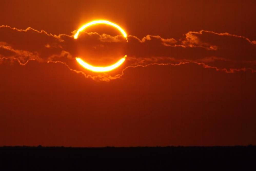Стаття Когда и где смотреть солнечное затмение «Огненное кольцо»? Ранкове місто. Крим