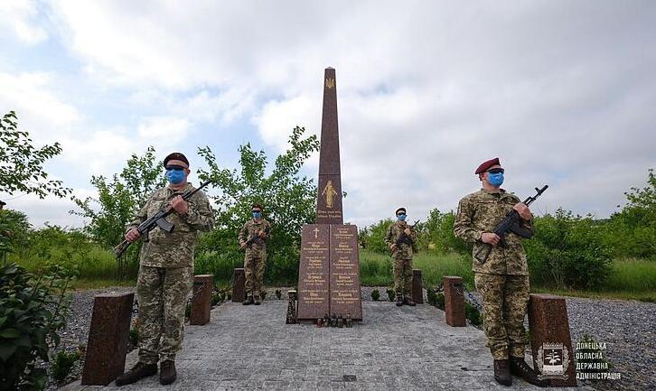 Стаття На Донеччині вшанували пам’ять загиблих у збитому бойовиками вертольоті МІ-8. ФОТО Ранкове місто. Крим