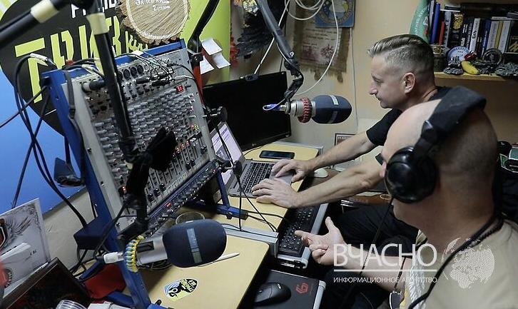 Стаття «Людям бракує української музики», — Сергій Жадан став радіоведучим у прифронтовій Карлівці Ранкове місто. Крим