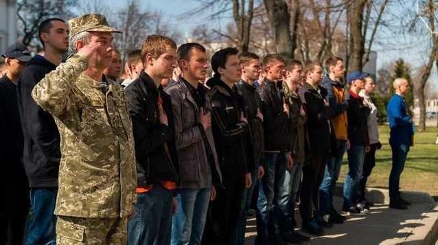 Стаття В Минобороны объяснили, что делать с повестками в армию, которые пришли абитуриентам Украины Ранкове місто. Крим