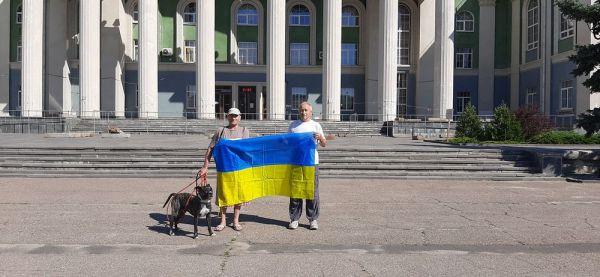 Стаття “Показали, что это наш город”: как в оккупированном Северодонецке поднимали украинский флаг Ранкове місто. Крим