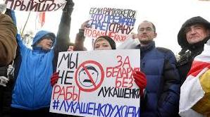 Стаття Пятые сутки протестов в Беларуси: в Минске с самого утра девушки выстраиваются в цепи солидарности Ранкове місто. Крим