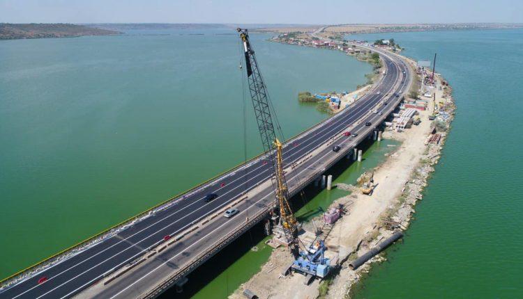 Стаття Будет шесть полос: начали ремонт левой части моста через Хаджибейский лиман Ранкове місто. Крим