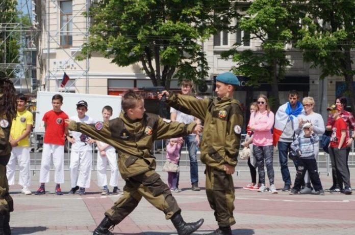Стаття Украина будет фиксировать милитаризацию оккупантами крымских детей Ранкове місто. Крим