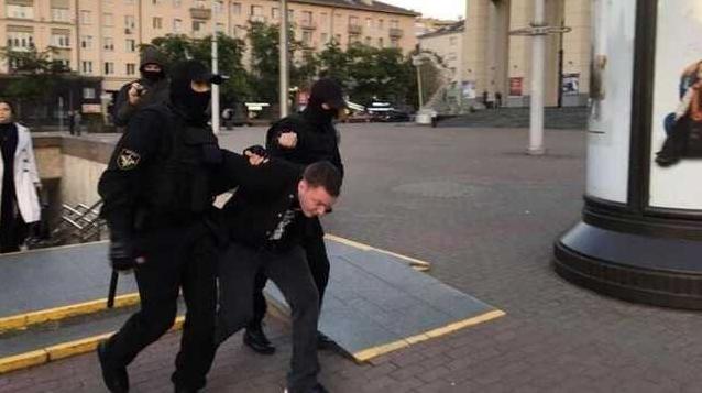 Стаття СМИ: В Минске появились местные титушки, которые избивают митингующих Ранкове місто. Крим