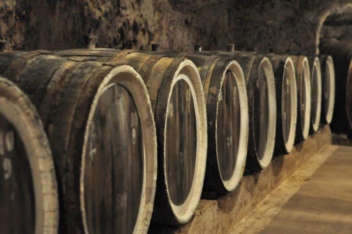 Стаття Продают за копейки: оккупанты пускают с молотка имущество крупнейшего винодельческого завода Ранкове місто. Крим