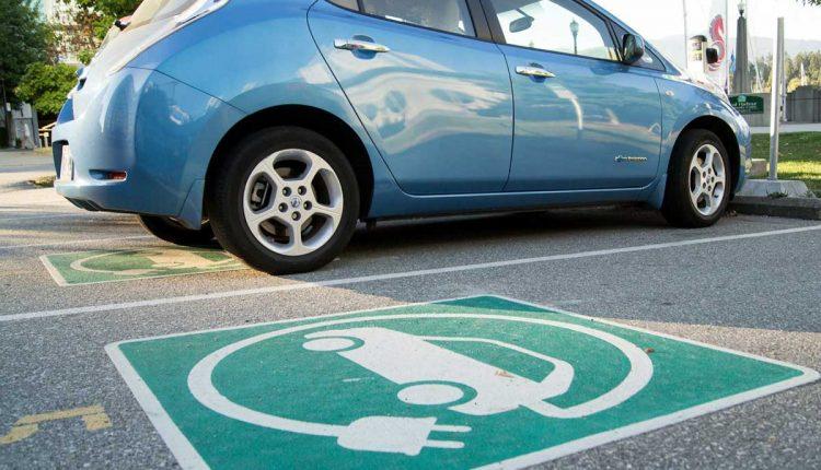 Стаття Владельцам электромобилей будут выдавать зеленые номера и предоставлять отдельные парковочные места Ранкове місто. Крим