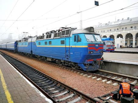 Стаття Железная дорога открывает продажу билетов на поезда с закрытых станций Ранкове місто. Крим