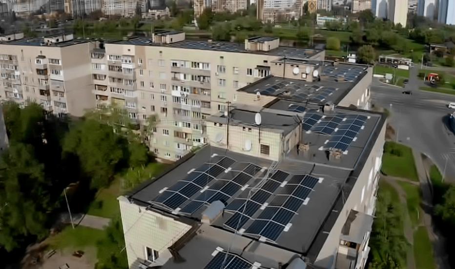 Стаття ДТЭК подсоединил к сети крупнейшую в Украине солнечную электростанцию на крыше многоквартирного дома Ранкове місто. Крим