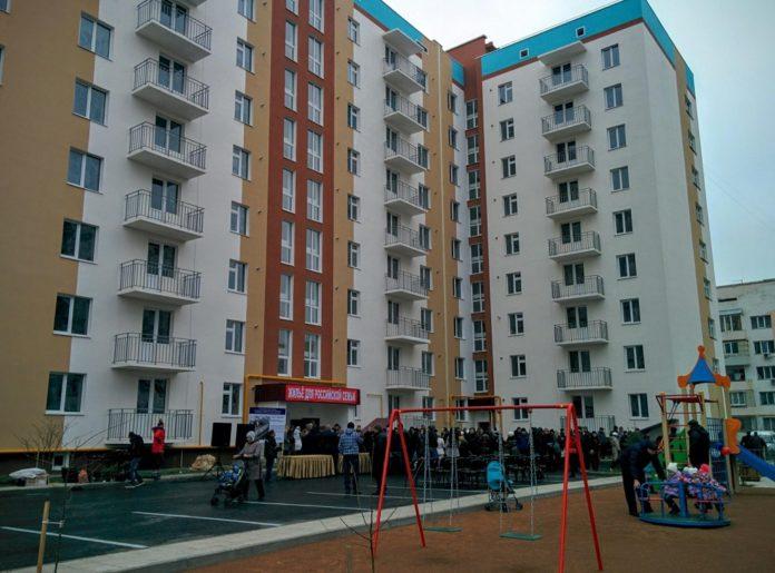 Стаття Новая афера: оккупанты вогнали крымчан в долги из-за обещанного жилья Ранкове місто. Крим
