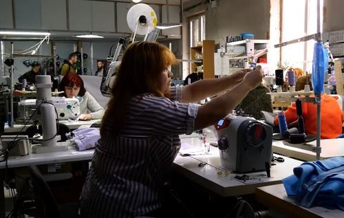 Стаття В ОРДЛО это невозможно: как в прифронтовом Лисичанске открыли собственное производство одежды. ВИДЕО Ранкове місто. Крим
