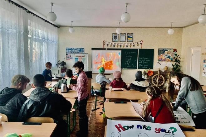 Стаття Вчителько моя. Київська волонтерка навчатиме дітей в Луганській області Ранкове місто. Крим