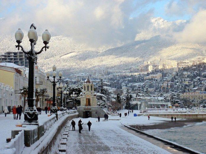 Статья «Руссо туристо» выбирает заграницу Утренний город. Крым