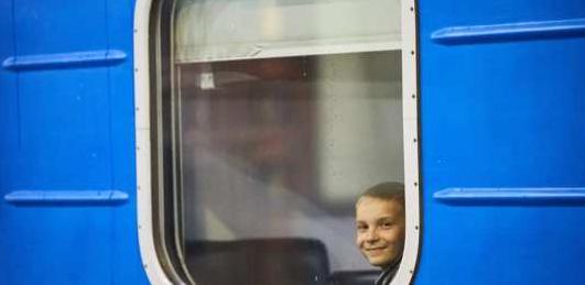 Стаття В Авдеевку впервые за шесть лет отправился поезд из Киева: опубликованы фото Ранкове місто. Крим
