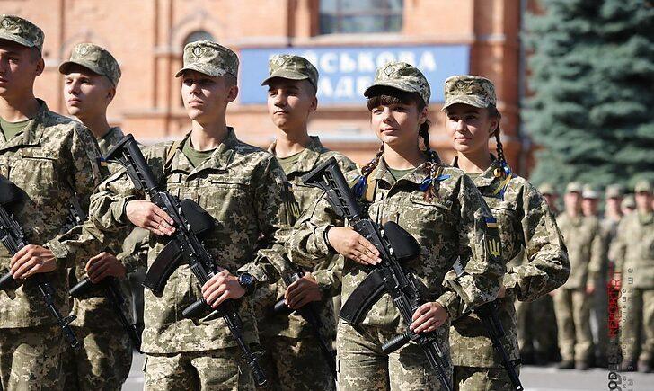 Стаття Молодь Донеччини запрошують до вступу у військові виші Ранкове місто. Крим