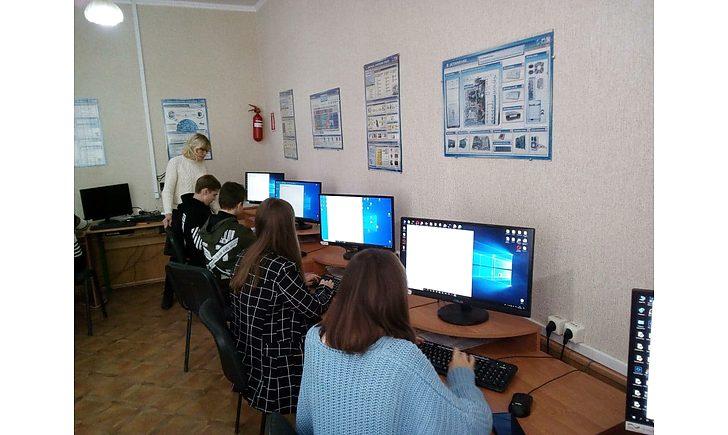 Стаття Діджиталізація на лінії зіткнення: чеська IT-компанія допомагає школам Донбасу Ранкове місто. Крим