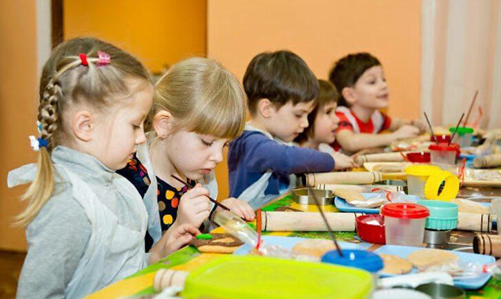 Стаття Діти ВПО отримали право на першочергове зарахування до дитячих садочків Ранкове місто. Крим