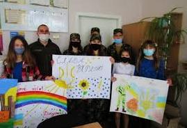 Стаття Гвардейцы Национальной гвардии Украины привезли подарки школьникам в ООС на Луганщину: фото Ранкове місто. Крим