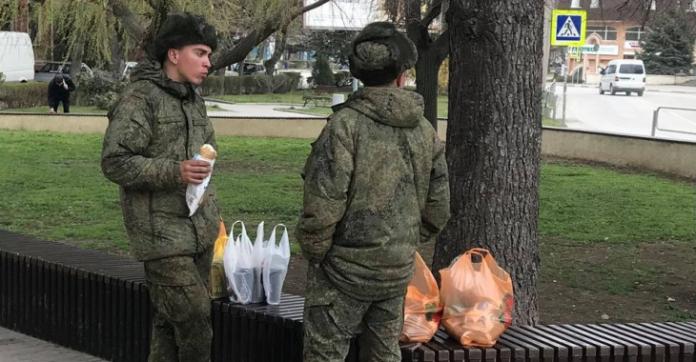 Стаття Пайки не дали: в соцсетях обсуждают «зеленых человечков» в Крыму (фото) Ранкове місто. Крим