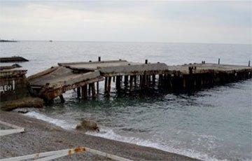Стаття Бетонные руины: в Сети показали состояние морских причалов и пирсов в Крыму Ранкове місто. Крим