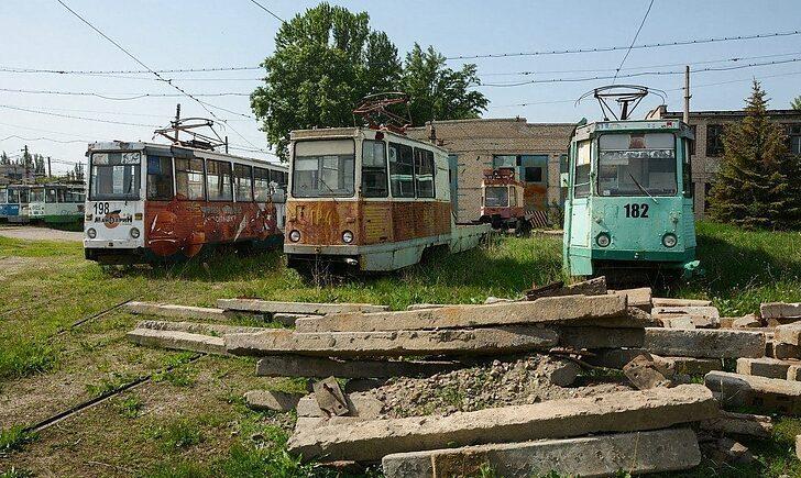 Стаття В окупованому Луганську колишній трамвайний парк гниє просто неба. ФОТО Ранкове місто. Крим