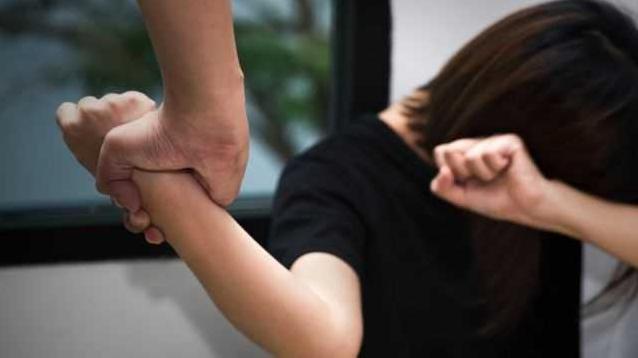 Стаття Зеленский подписал закон об ужесточении наказания за домашнее насилие: что изменится? Ранкове місто. Крим