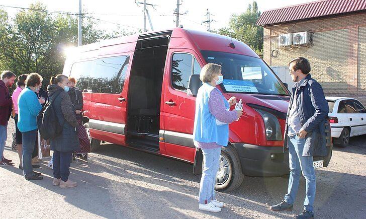 Стаття Волонтери запускають соціальний транспорт для жителів прифронтової зони Донбасу Ранкове місто. Крим