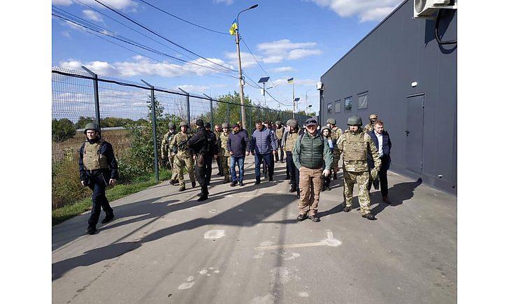 Стаття На КПВВ «Станиця Луганська» запрацює оновлена режимна зона Ранкове місто. Крим
