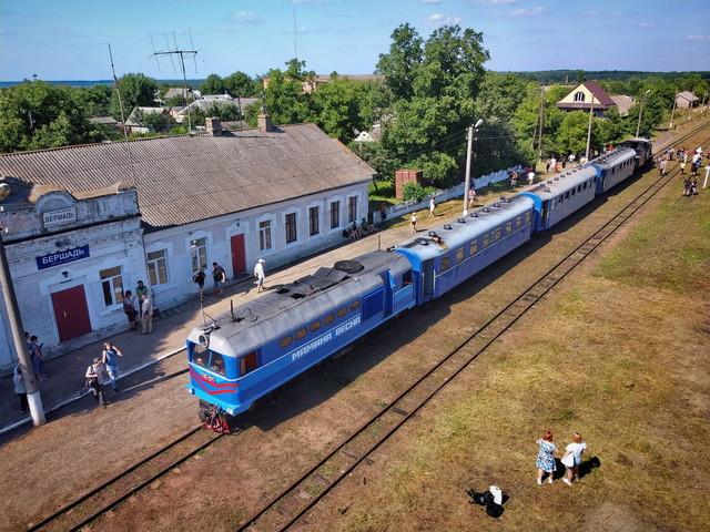 Стаття На Одесской железной дороге возобновляют движение поездов по узкоколейке (ВИДЕО) Ранкове місто. Крим