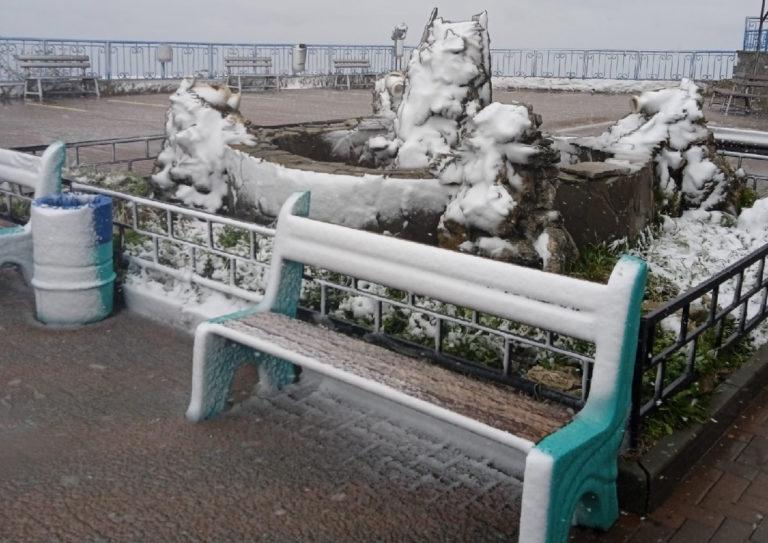 Статья В горах Крыма выпал первый снег — фото, видео Утренний город. Крым