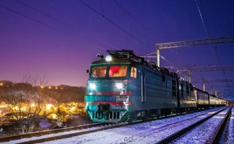Стаття «Укрзалізниця» призначила нові поїзди на зимові свята Ранкове місто. Крим